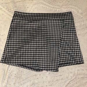 Black and white Skort